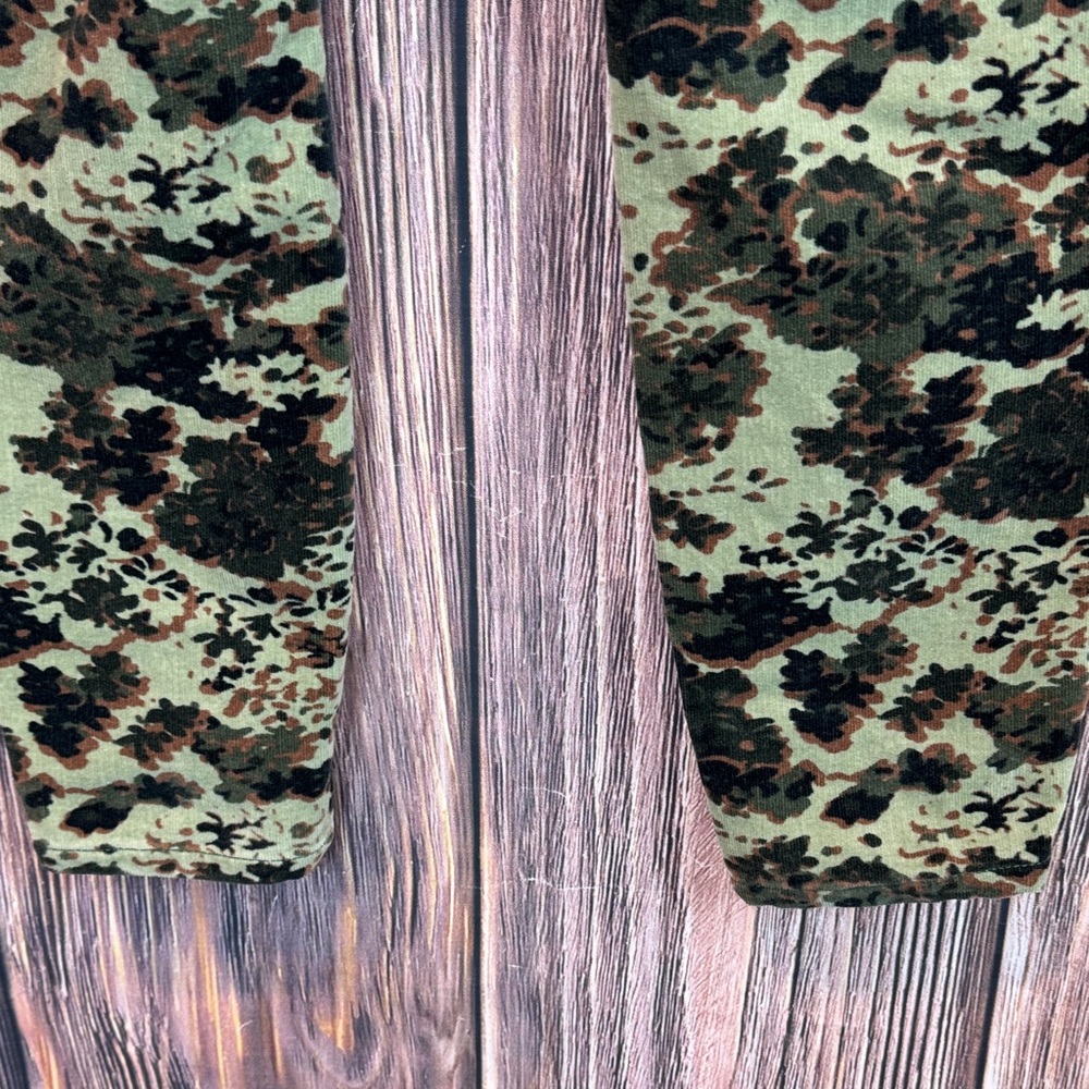 Pilcro Floral Faux Camouflage Button Pants - Picture 9 of 11